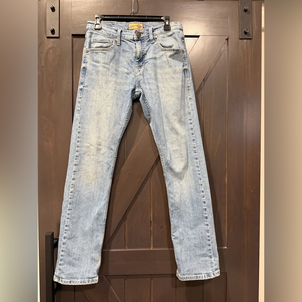 *4/$20 Wrangler Men's Light Blue Straight Jeans (not sure size, prob 28-30)